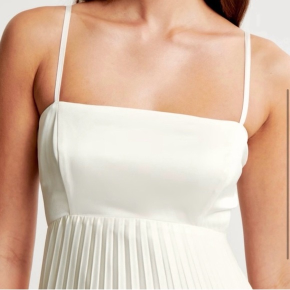Abercrombie & Fitch Giselle Cream Pleated Maxi Dress - Picture 4 of 9